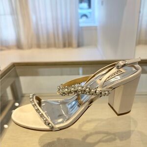 Badgley Mischka Pearl & Rhinestone Ivory Evening or Bridal Heels
